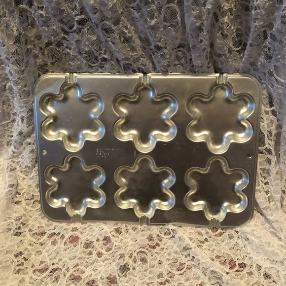 Vintage WILTON Blossom FLower Cookie Mold Treat Pan, Aluminum, 2105-8109 - Picture 2 of 5